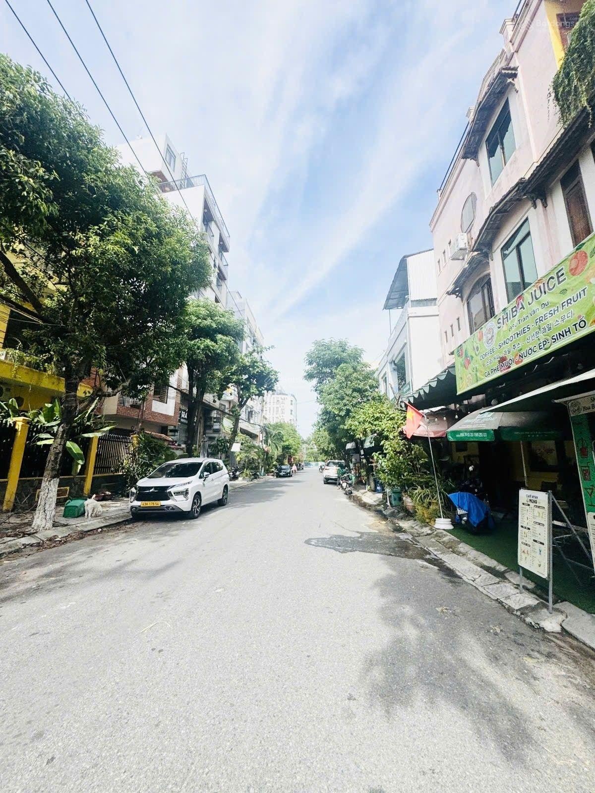 Bán đất tặng nhà 2 tầng đường Trần Quang Khải, gần biển Sơn Trà, giá phải chăng