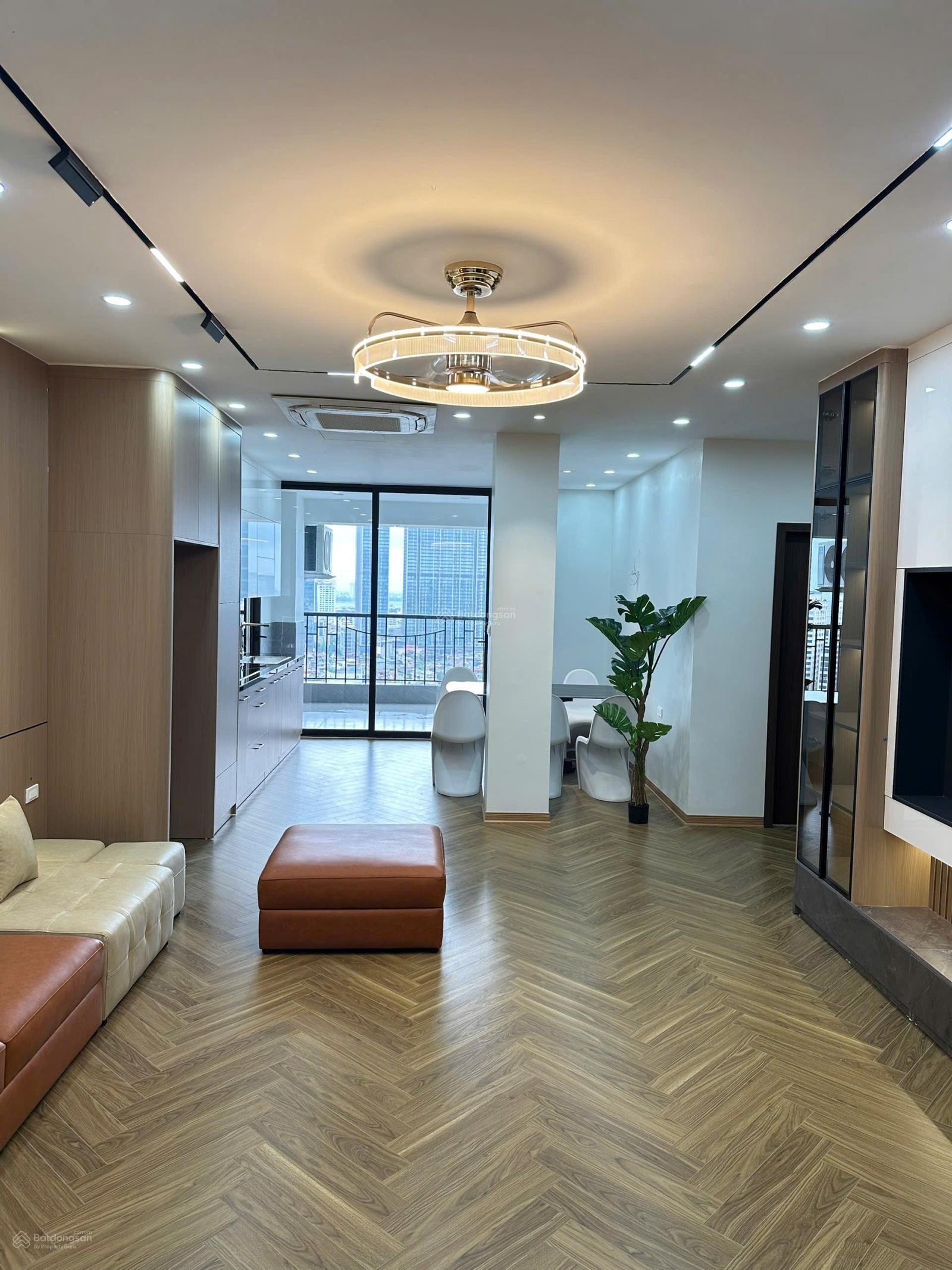 Bán căn hộ Vườn Xuân - Nguyễn Chí Thanh 99m2 3PN 2VS 9,6 tỷ full nội thất, hướng mát