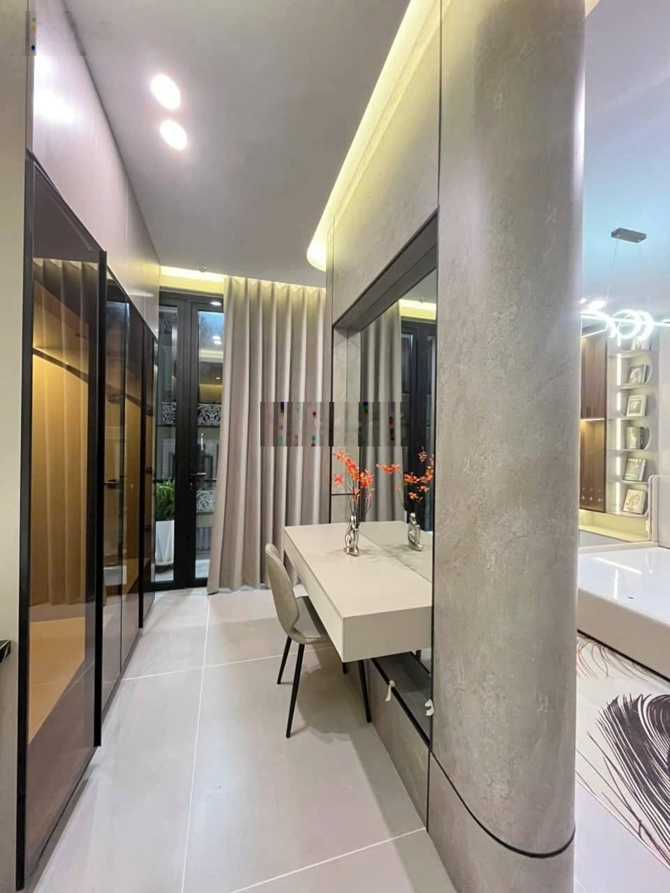 Hàng hiếm chủ bán gấp tại Cửu Long, Tân Bình DT 89m2 4PN, 4WC, sổ riêng sạch đẹp, đường to