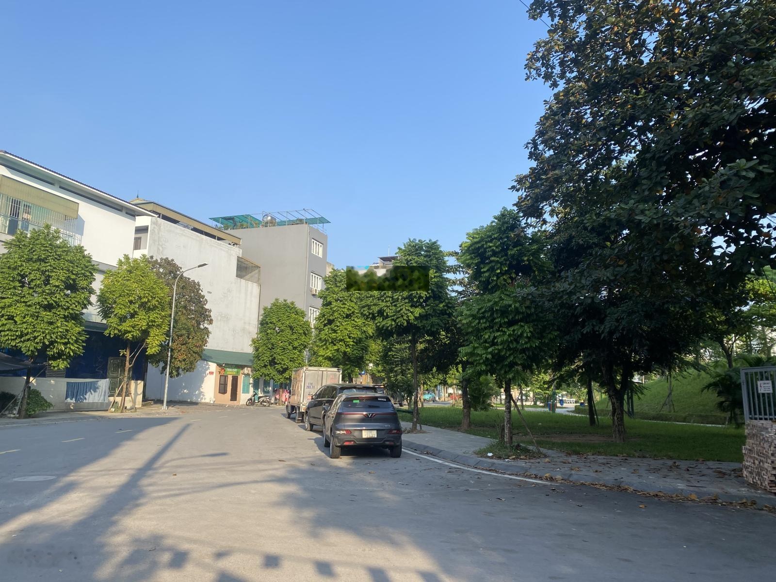 Chính chủ bán gấp mảnh đất 82m2, Ngọc Thụy, gần công viên Long Biên, gần trường, chợ