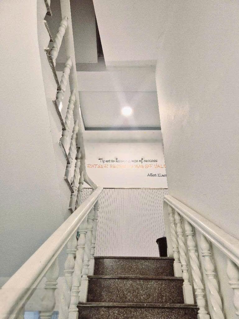 Bán nhà hẻm xe tải tránh vị trí kinh doanh tốt 5 tầng BTCT