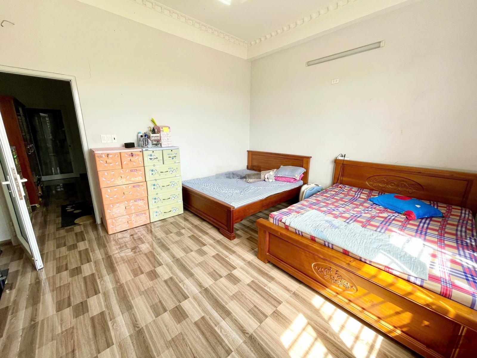 Nhà 3 tầng 129m2 - MT hẻm chính ra đường Lê Văn Lương giá 6,1 tỷ