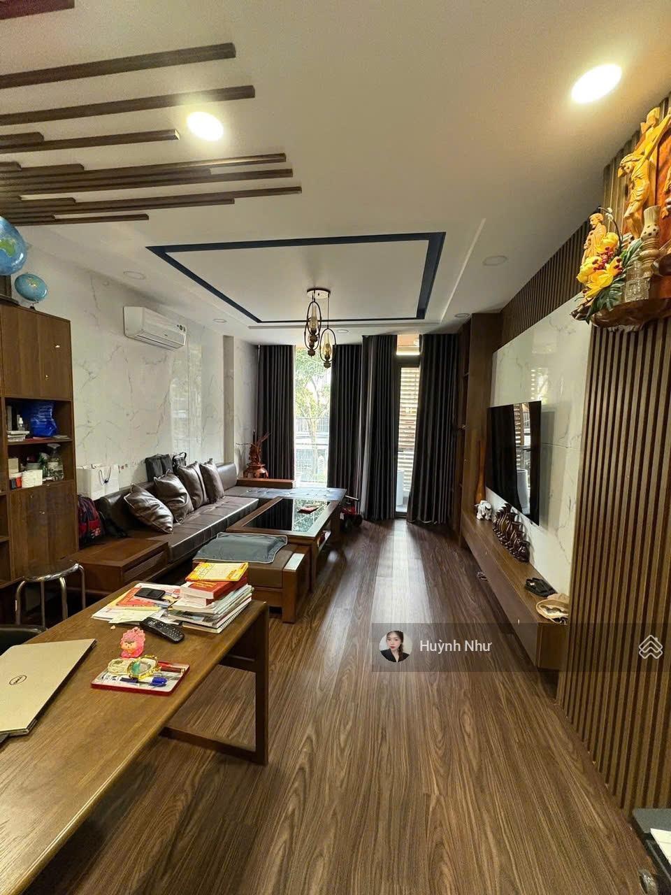 KHAN HIẾM! Bán Nhà Khu Cư Xá Nguyên Hồng Đường 12m Đối Diện Công Viên 4x16m 5 Tầng Giá Chỉ 12 tỷ 8