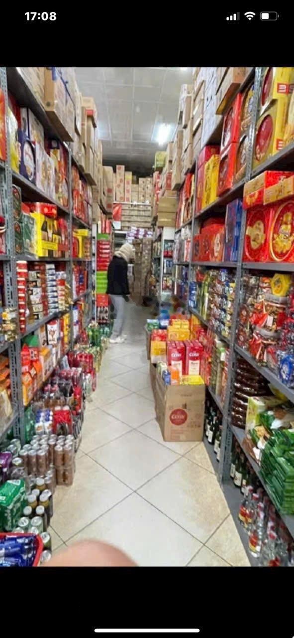 bán cửa hàng mặt phố Ngọc Lâm DT 275m2 x1 tầng x6,6m MT giá chỉ 263 tr/m2. Vỉa hè rộng kinh doanh