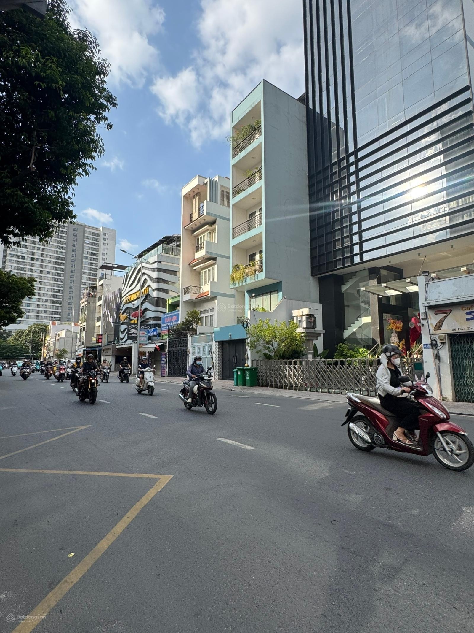 Ngộp ngân hàng bán khuôn đất Lớn xây 2 Hầm 10 Tầng 280m2 (10x28m) Rẻ hơn TT 20% Giá 59 tỷ TL Mạnh