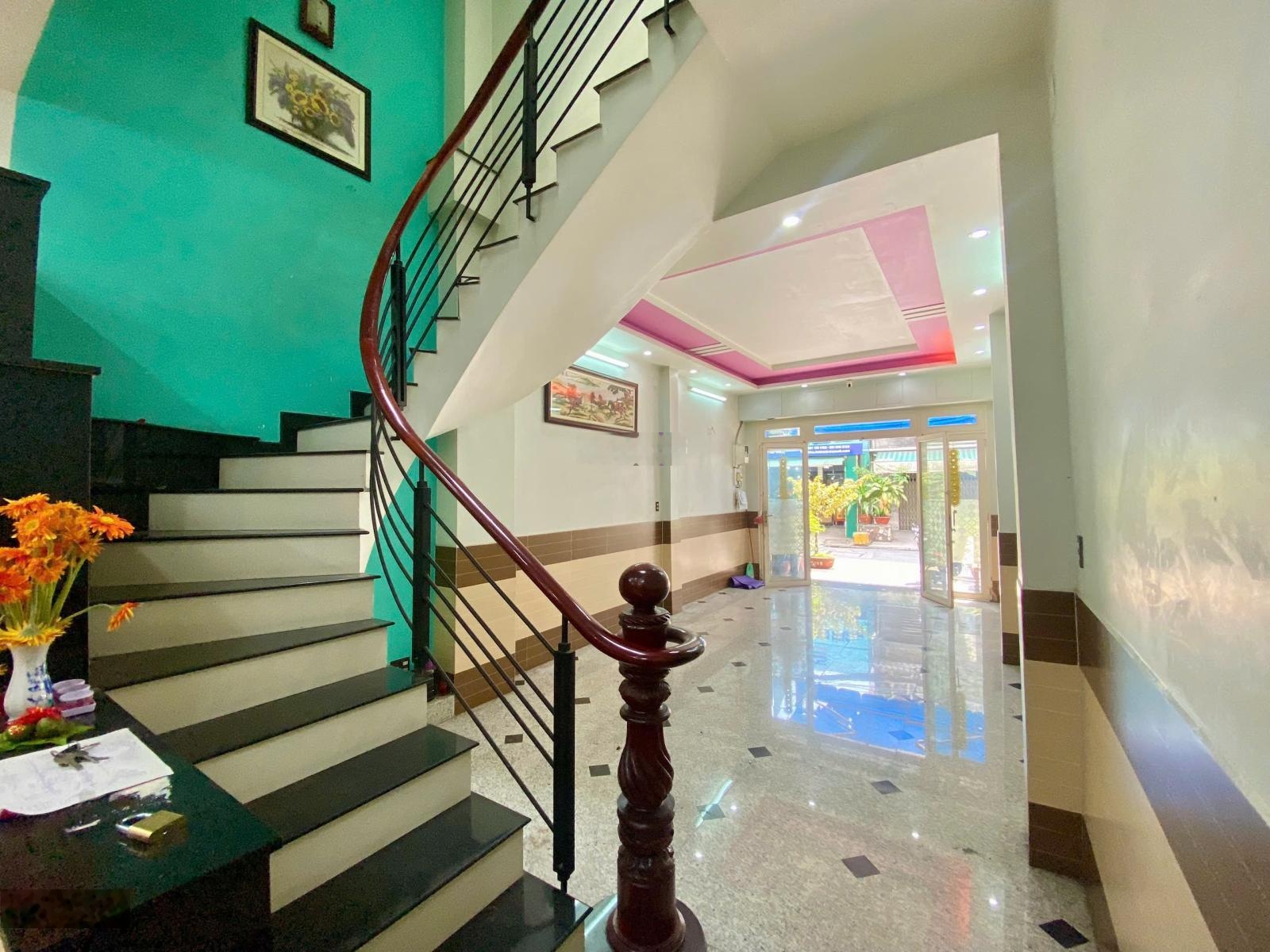 Nhà MT Võ Thành Trang P11 Tân Bình, 4x30m, 3 tầng, 5pn 4wc, giá 15.29 tỷ TL