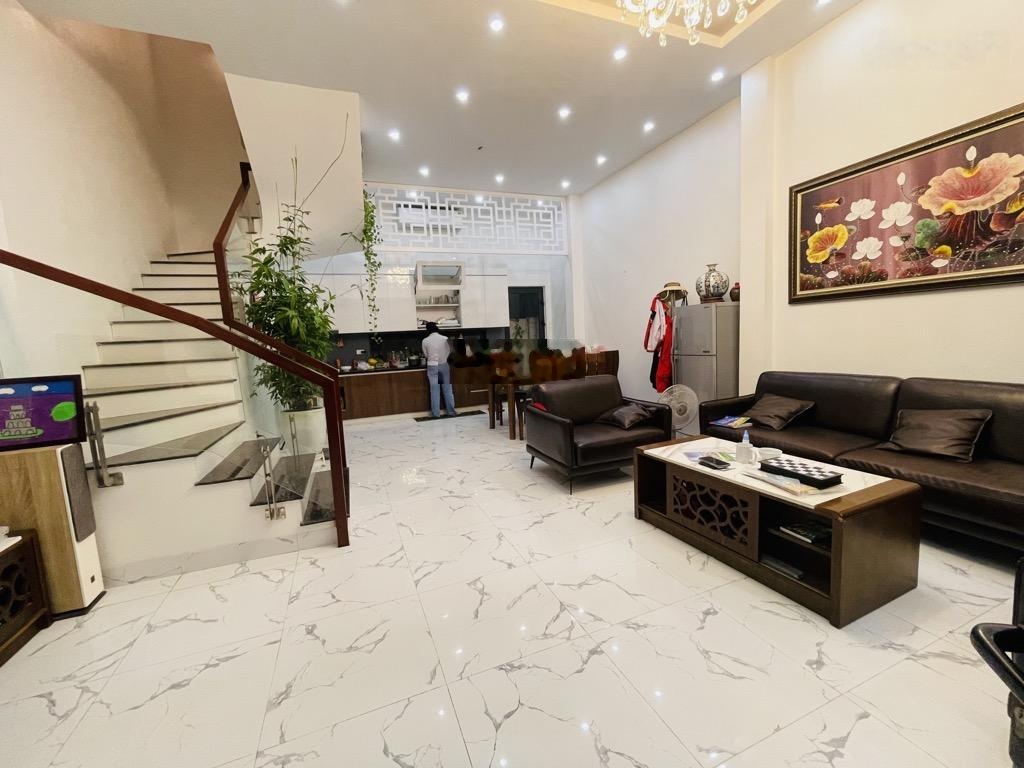 Nhà Hàm Nghi, lô góc, ô tô tránh, 40m2, 4 tầng, 4 ngủ, 12.3 tỷ.
