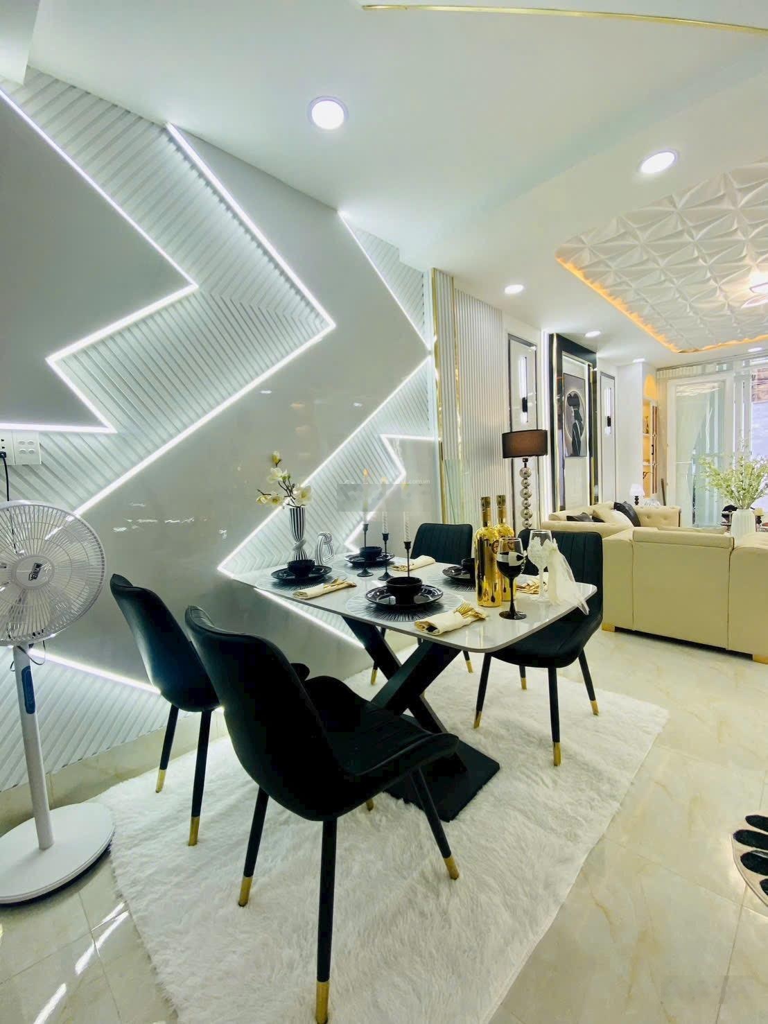 Bán nhà chính chủ hẻm Chuyên Dùng Chính DT 52m2 nở hậu tặng lại toàn bộ nội thất