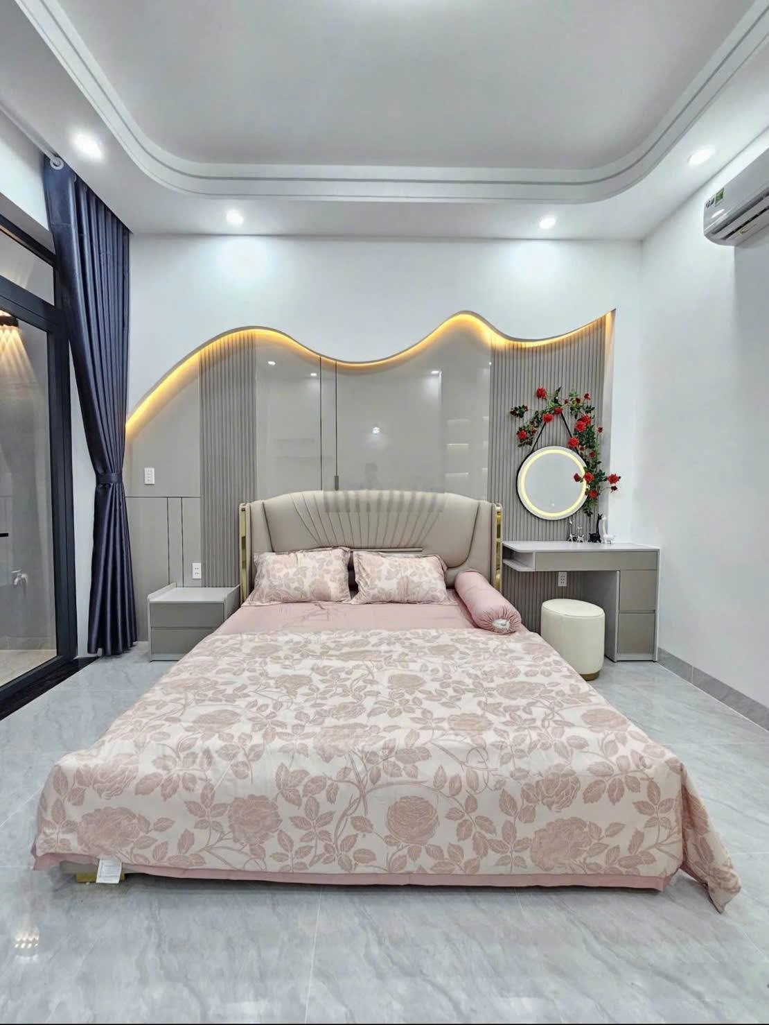 Nhà Mới Xây 5x23m, 1Trệt, 1Lầu, 3Phòng Ngủ, 3wc, có chỗ để xe hơi.