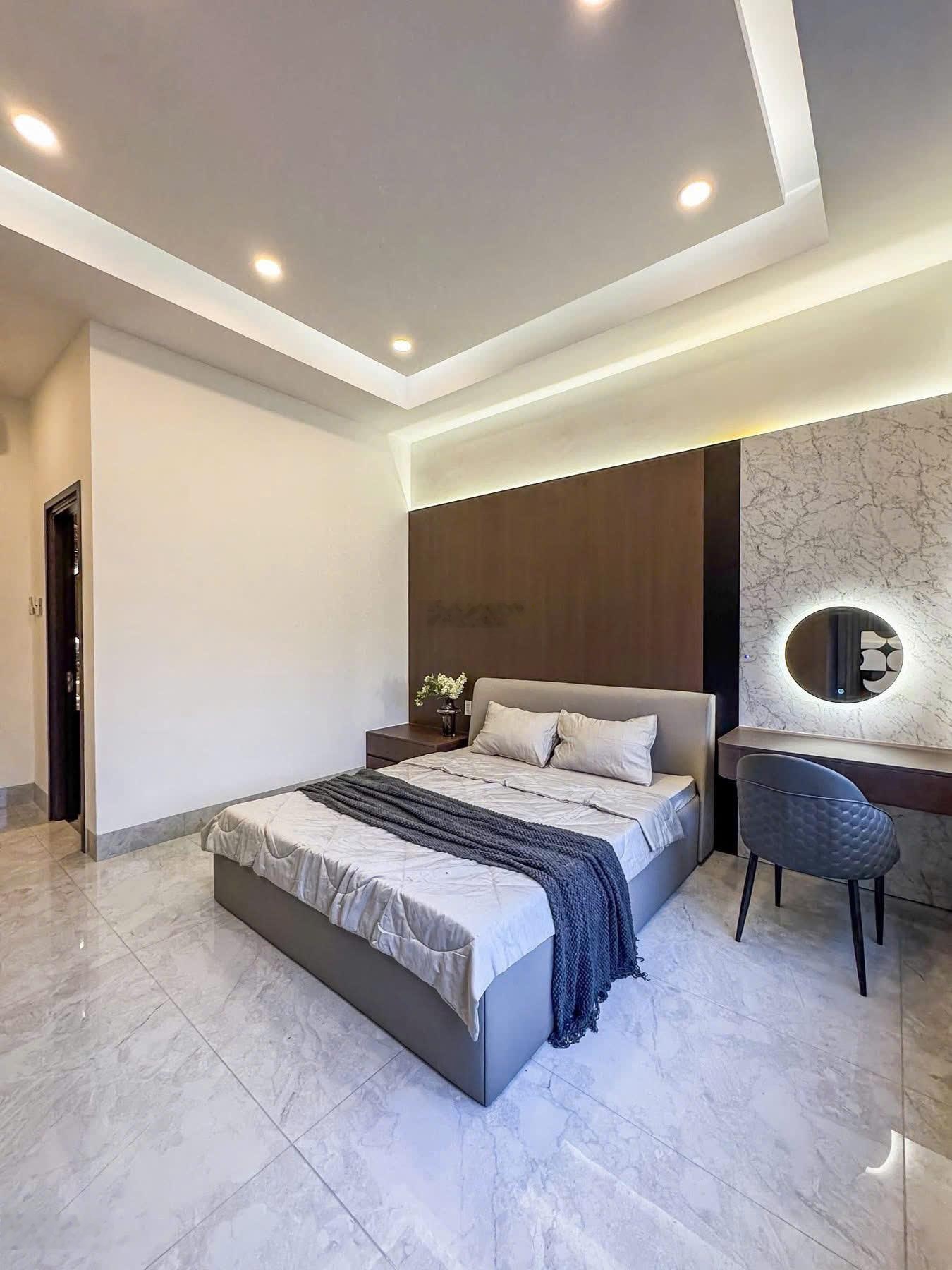 Giảm 500 triệu bán nhà Lê Văn Chí - Linh Trung gần trường ĐH Sư Phạm SHR