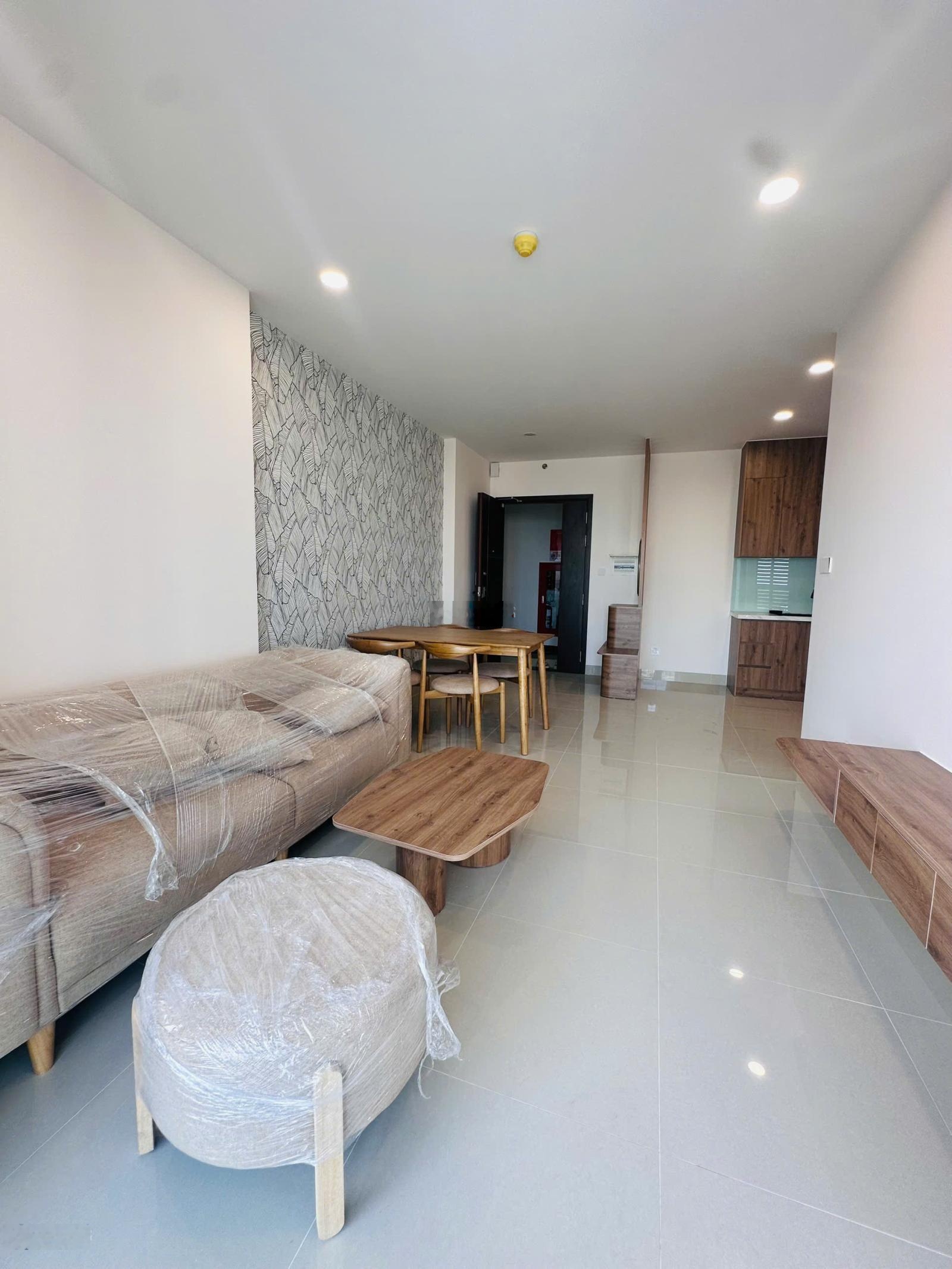 Ra hàng căn 2PN tầng trung, view nội khu đẹp tuyệt vời. Hướng mát cả ngày, giá còn thương lượng nhẹ