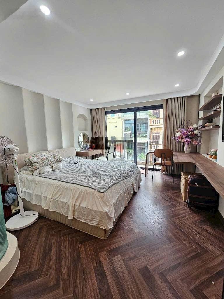 Bán nhà Cổ Linh + Phố Trạm, sổ đỏ 50m2 * mặt tiền 4.7m * 6 tầng thang máy nhà lô góc gara oto