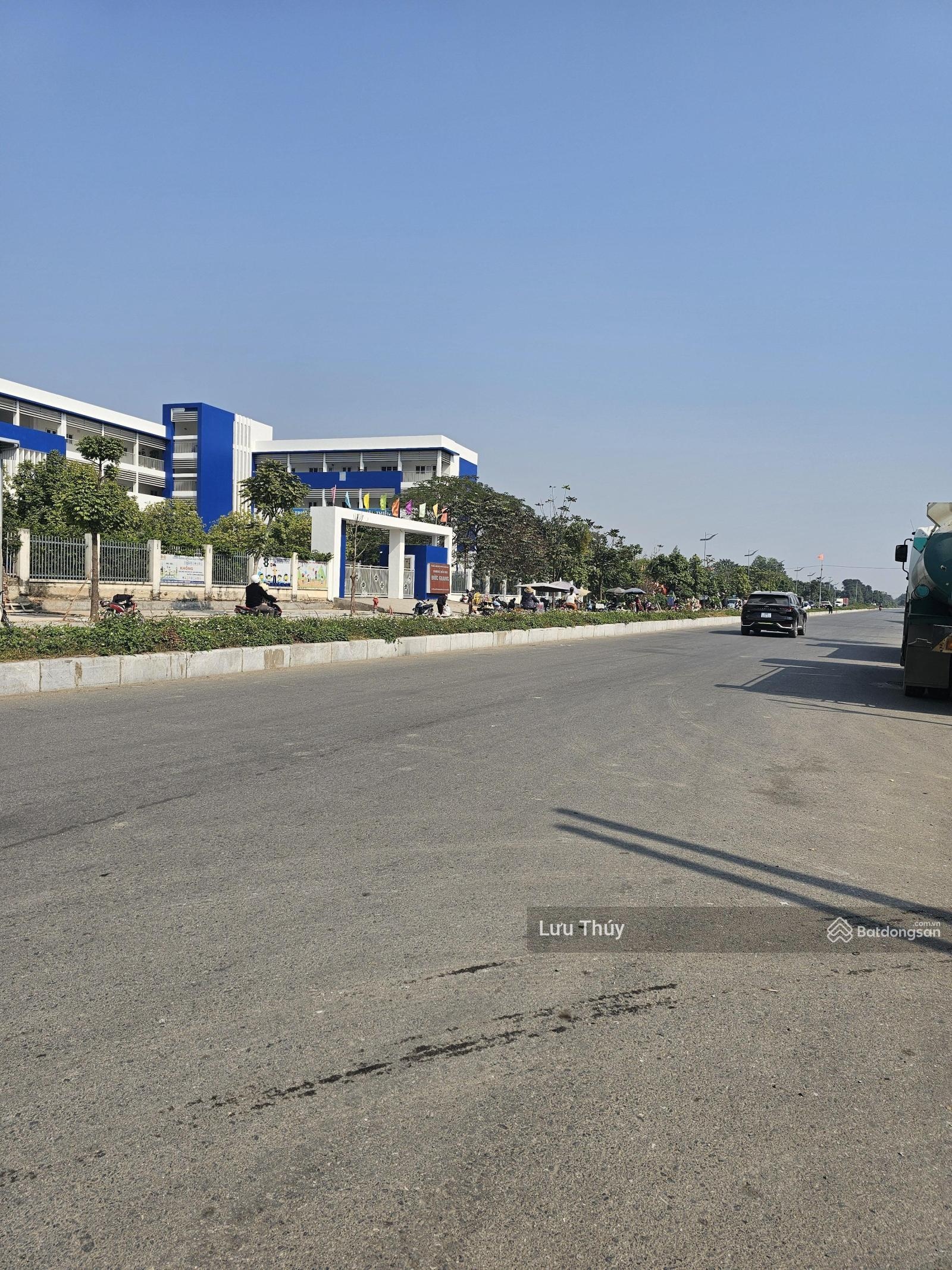 Bán đất phân lô phố Đức Giang Long Biên 15 tỷ 100m2 MT 6.2m ô tô tránh kinh doanh gần phố gần đ 40m