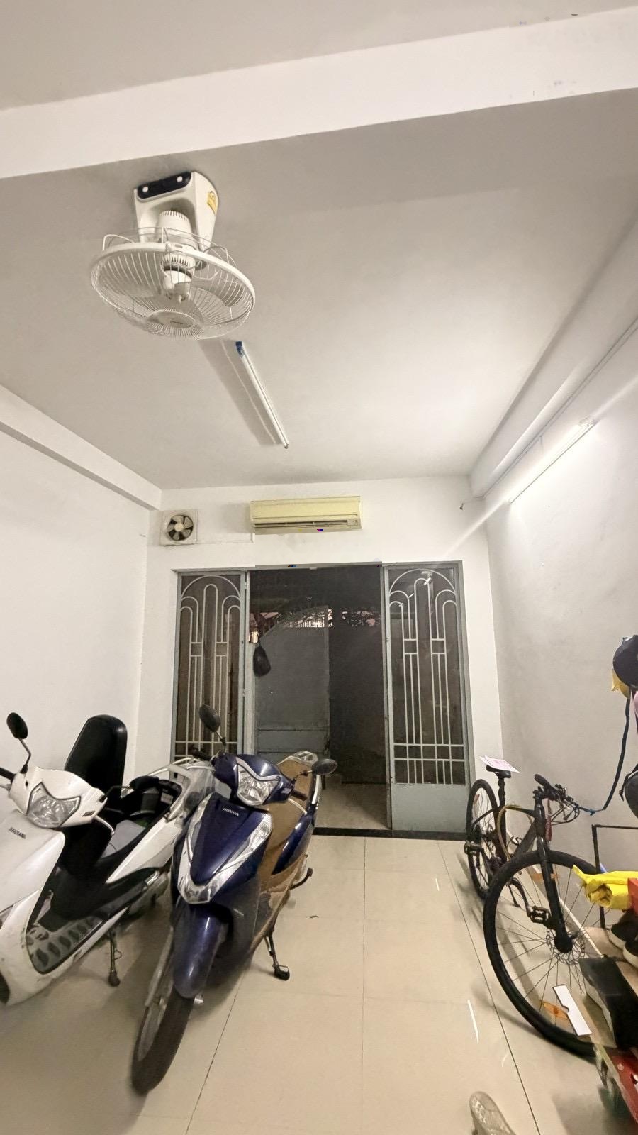 Hẻm 4 m đường Phan Xích Long khu ẩm thực