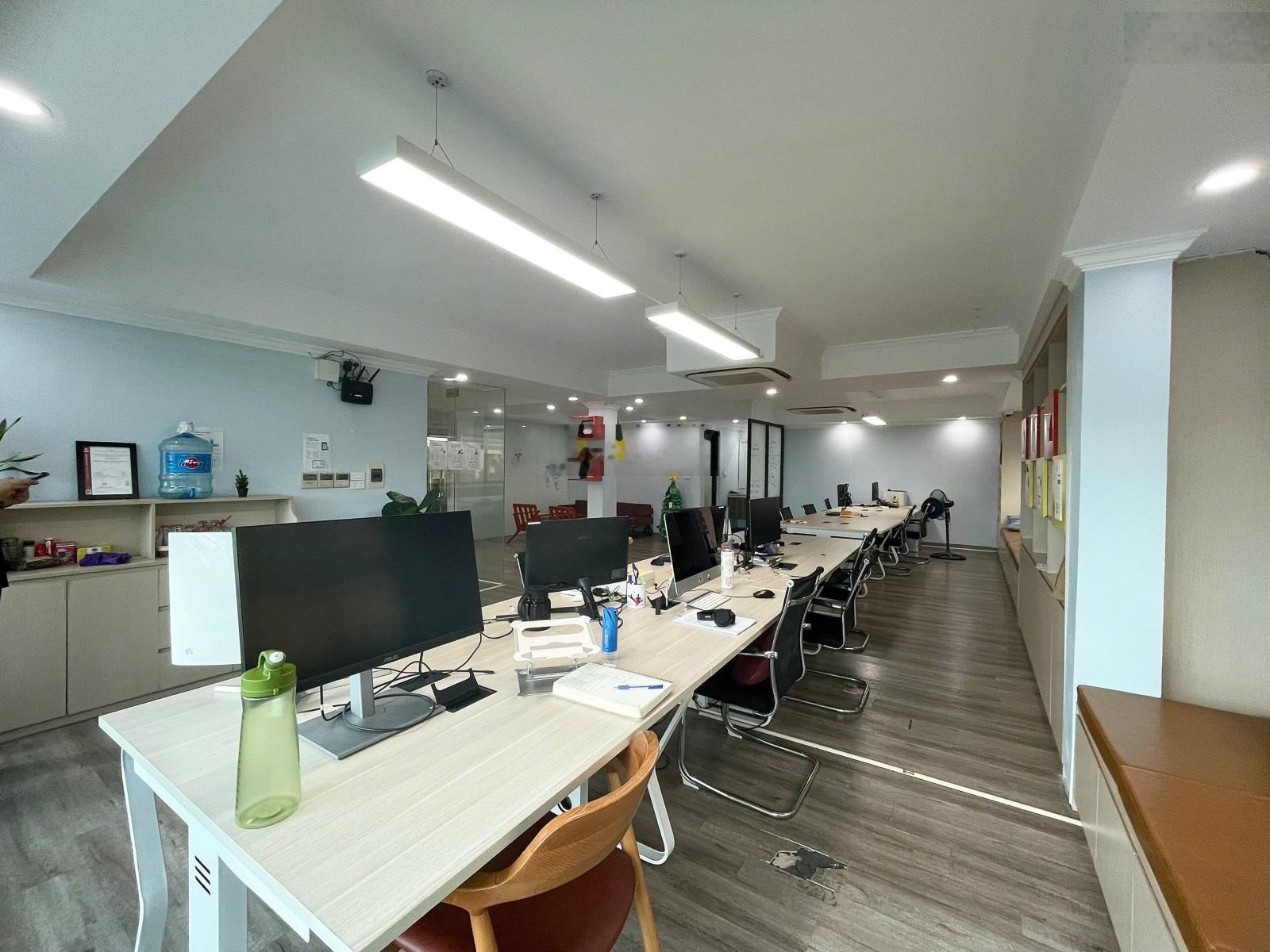 Măt Bằng Văn Phòng, Phố Việt Hưng,120m2, Full đồ, Giá tốt, 16tr/1 tháng