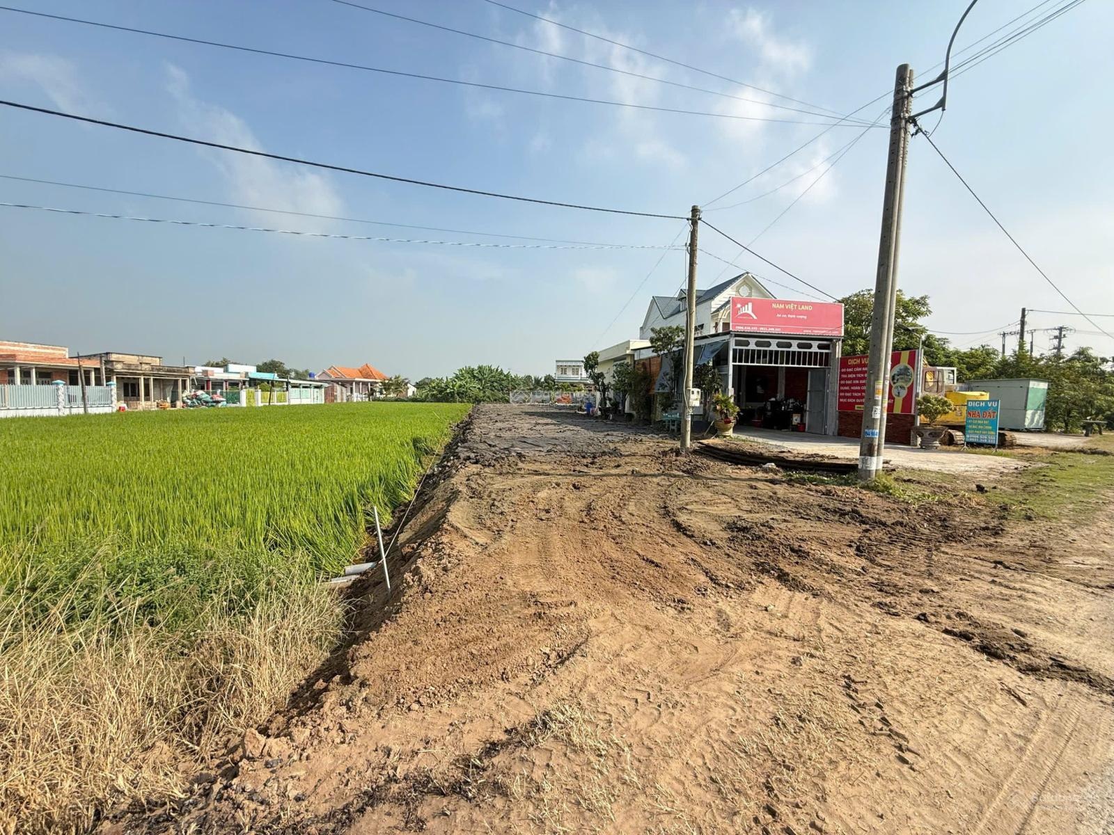 271 m2 đất thổ mặt tiền đường 826b