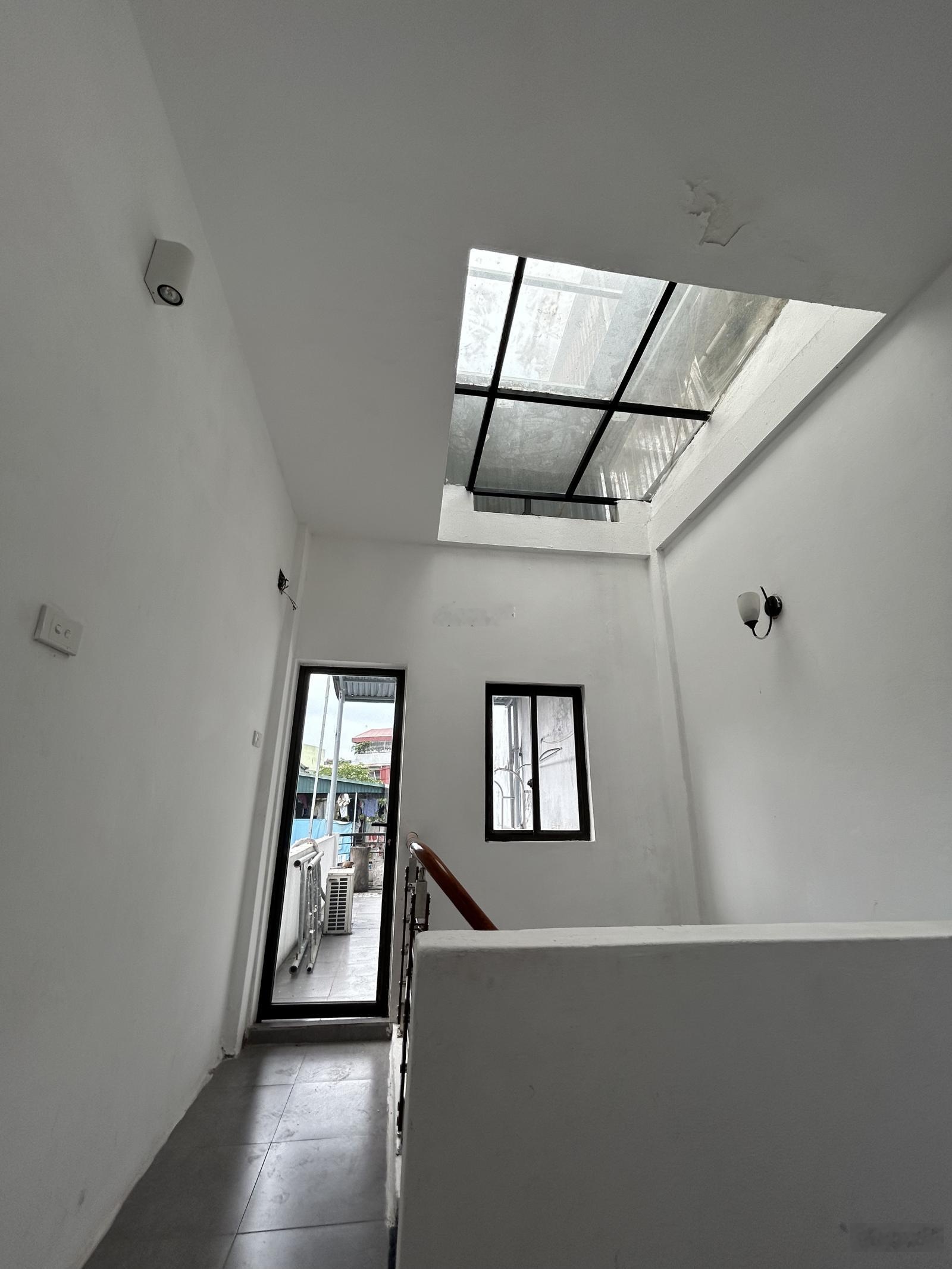 Cho thuê văn phòng kết hợp ở tại chỗ 60m2 x 3 tầng tại ngõ Tô Hoàng Bạch Mai