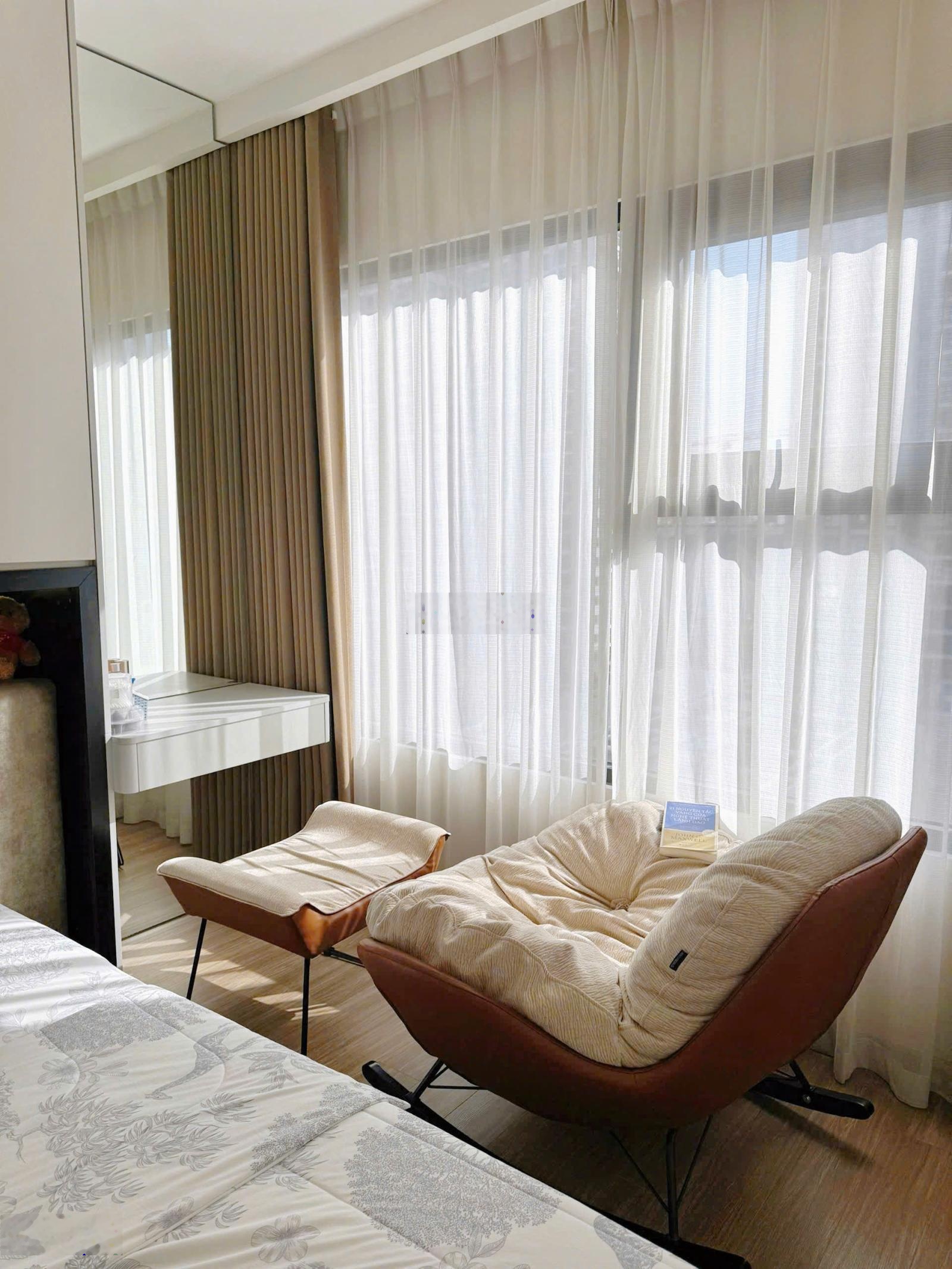 Chính chủ bán gấp 1PN + 1, phân khu S2.01 1003, giá: 3,552 tỷ, DT: 43m2 view bể bơi