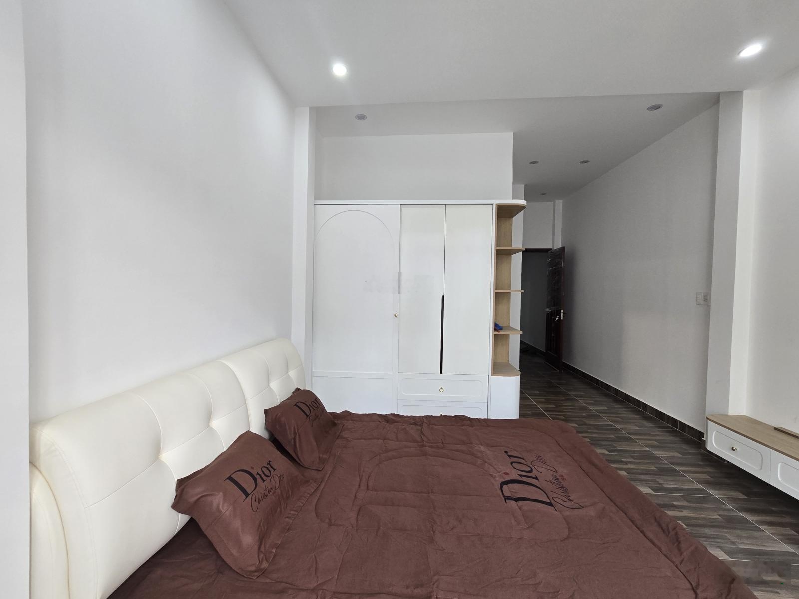 Mặt tiền đường 12m, diện tích 80m2