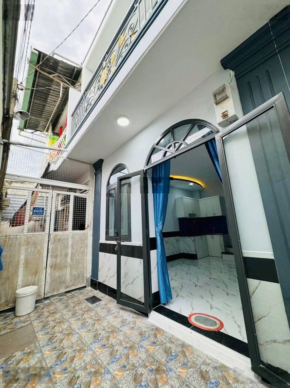 Bán nhà đẹp Bà Điểm, kế bên đường Phan Văn Hớn (cách chưa tới 100m). 1 tỷ 280 triệu