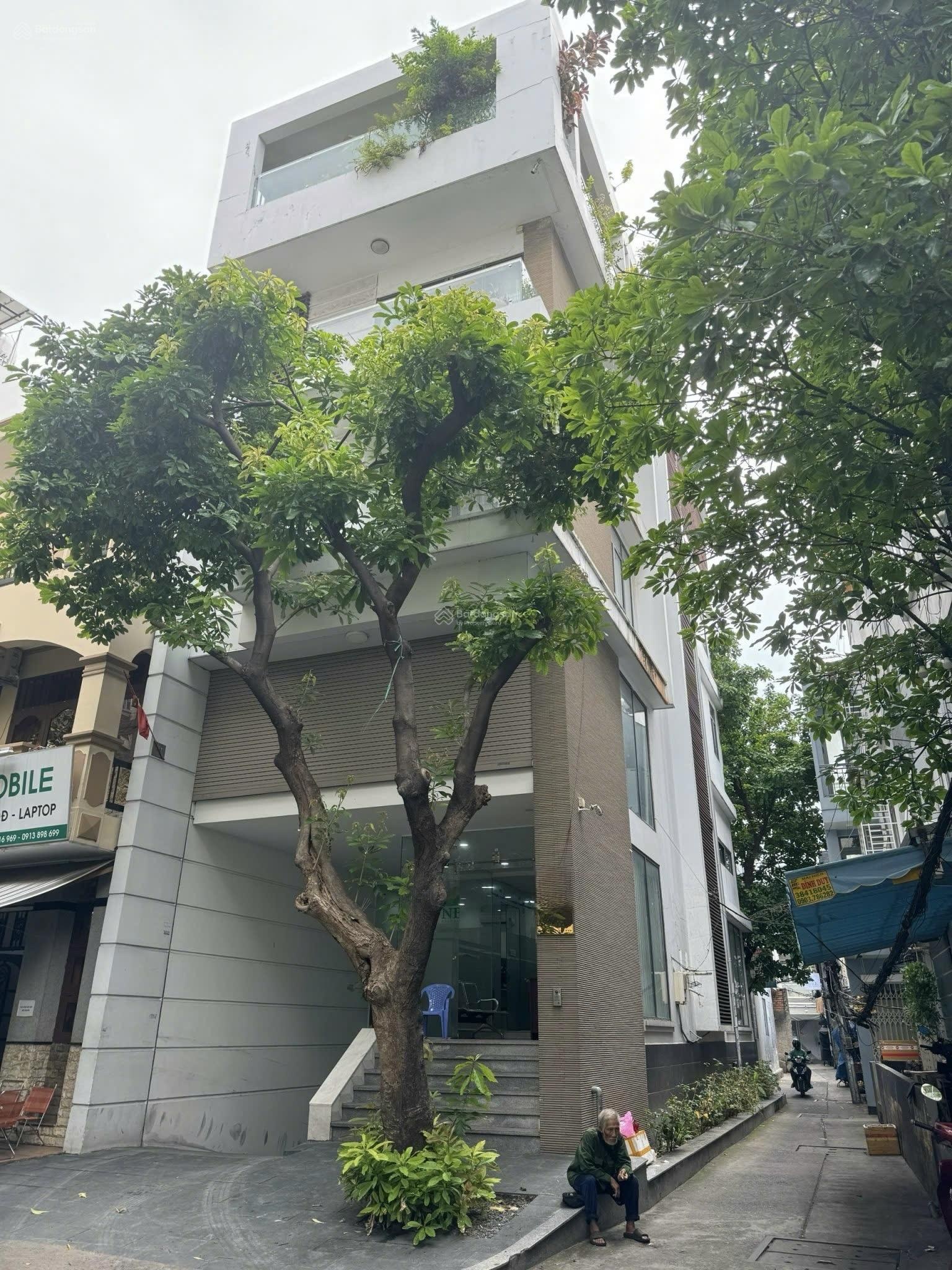 Bán nhà siêu vị trí góc 2 mặt tiền Nguyễn Bỉnh Khiêm, Bến Nghé, Q1 - DT: 4x18 - 4 tầng - 25 tỷ