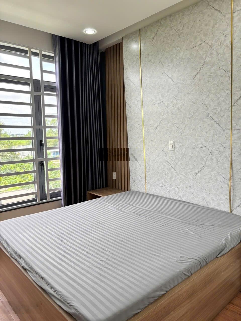 DT 72m2. SHR. Hoàn công đủ. 4 tầng. BTCT. 3PN. 3 WC. Full nội thất