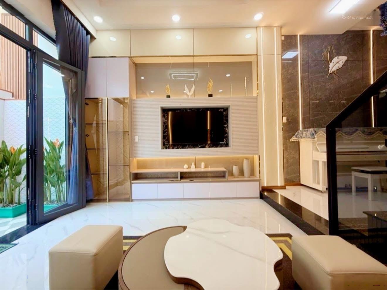 Nhà đẹp nhất CV Làng Hoa ngay lúc này - 4 tầng - HXH! Chốt gấp