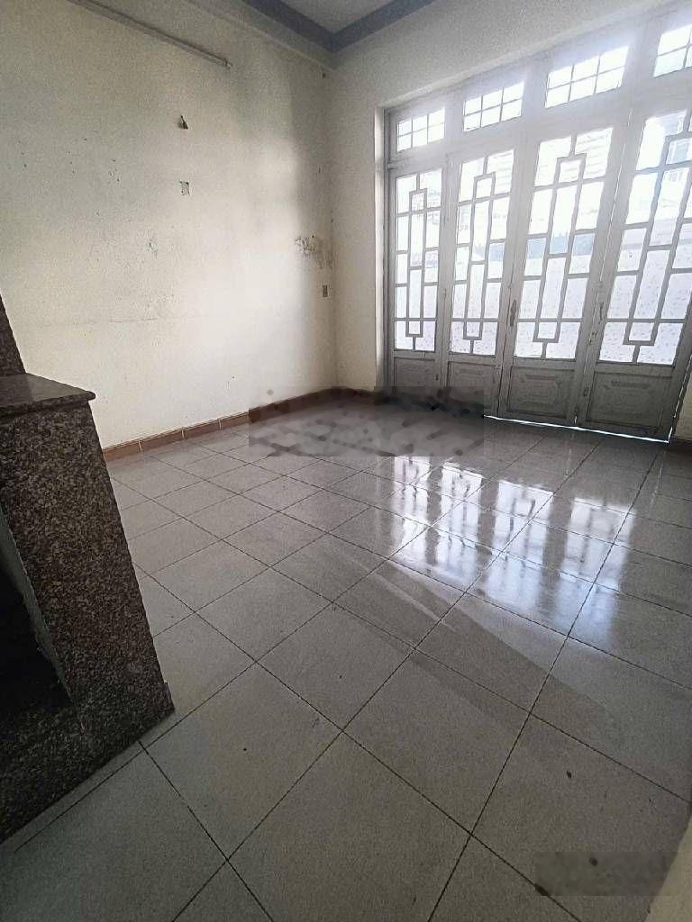 Bán nhà trung tâm Thủ Đức 65m2 ngang 5.2m nở hậu đường thông