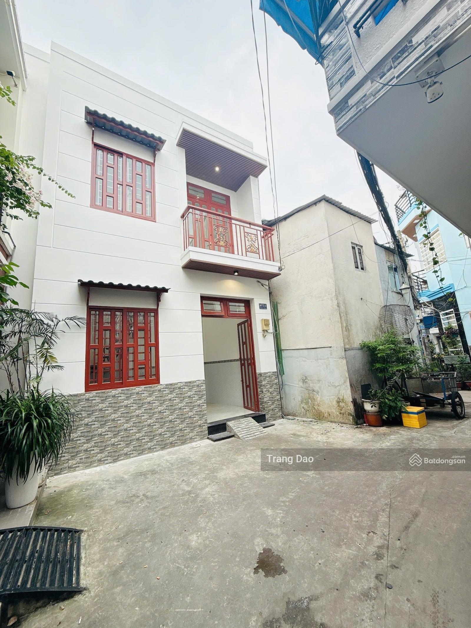 3,7tỷ đẹp như mới 2 tầng. DT 33,1m ngang 6,6*5,01 Trần xuân Soạn,Q7.Hẻm trc nhà 6m.Sân để 10 xe máy