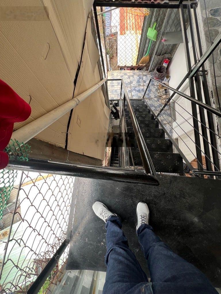 Bán CHDV HXH Bùi Văn Ba, 4m x 18 m, 6 tầng, 26 PN, giá chỉ 9 tỉ