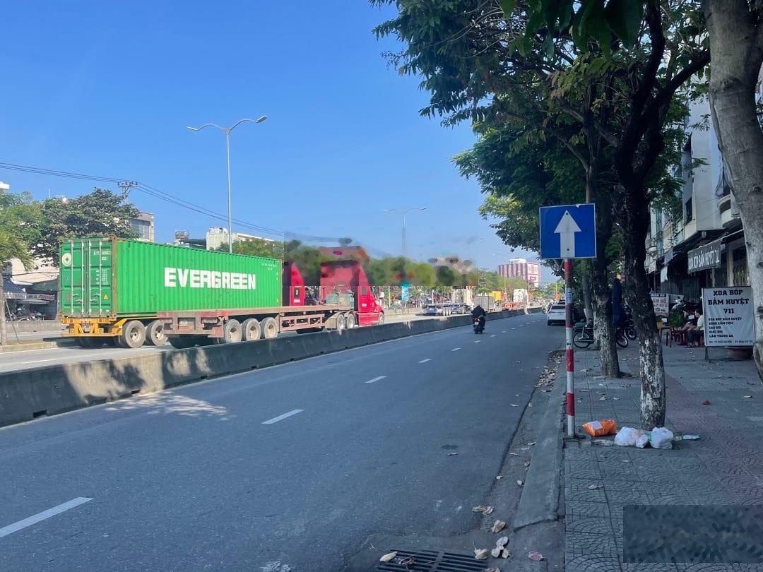 Bán đất tặng nhà 3 tầng Lô Góc 3 MT Ngô Quyền