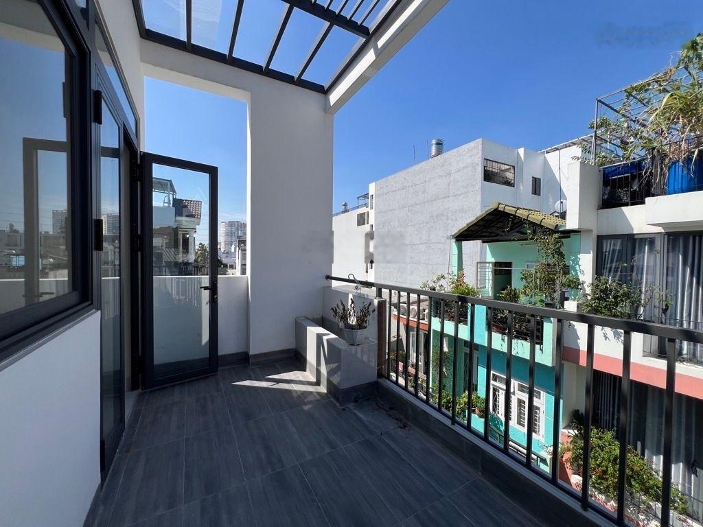 Nhà đẹp 3 tầng HXH 1 trục sát MT Tân Thới Hiệp giá 5.35tỷ (chủ giảm)