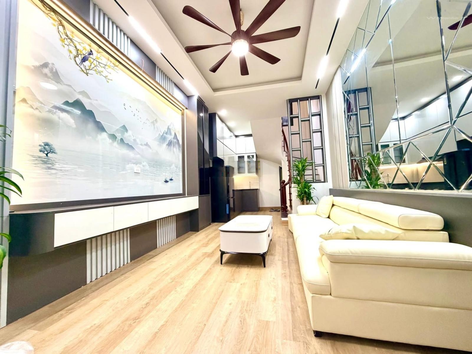 Ô tô đỗ cửa nhà phố Minh Khai, full nội thất đẹp xịn, ngõ nông rộng 2 xe máy tránh,2 thoáng 45m*5.