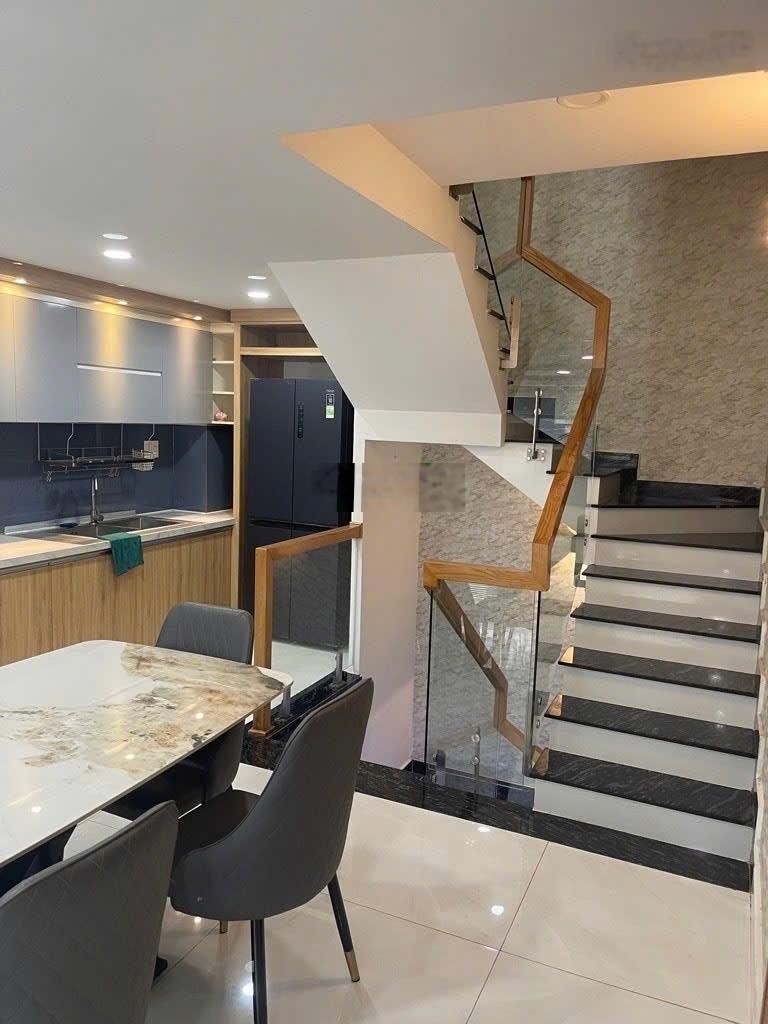 Bán nhà 5 tầng - khu đồng bộ- nguyễn văn dung sát trường đại học - nhà mới vào ở ngay