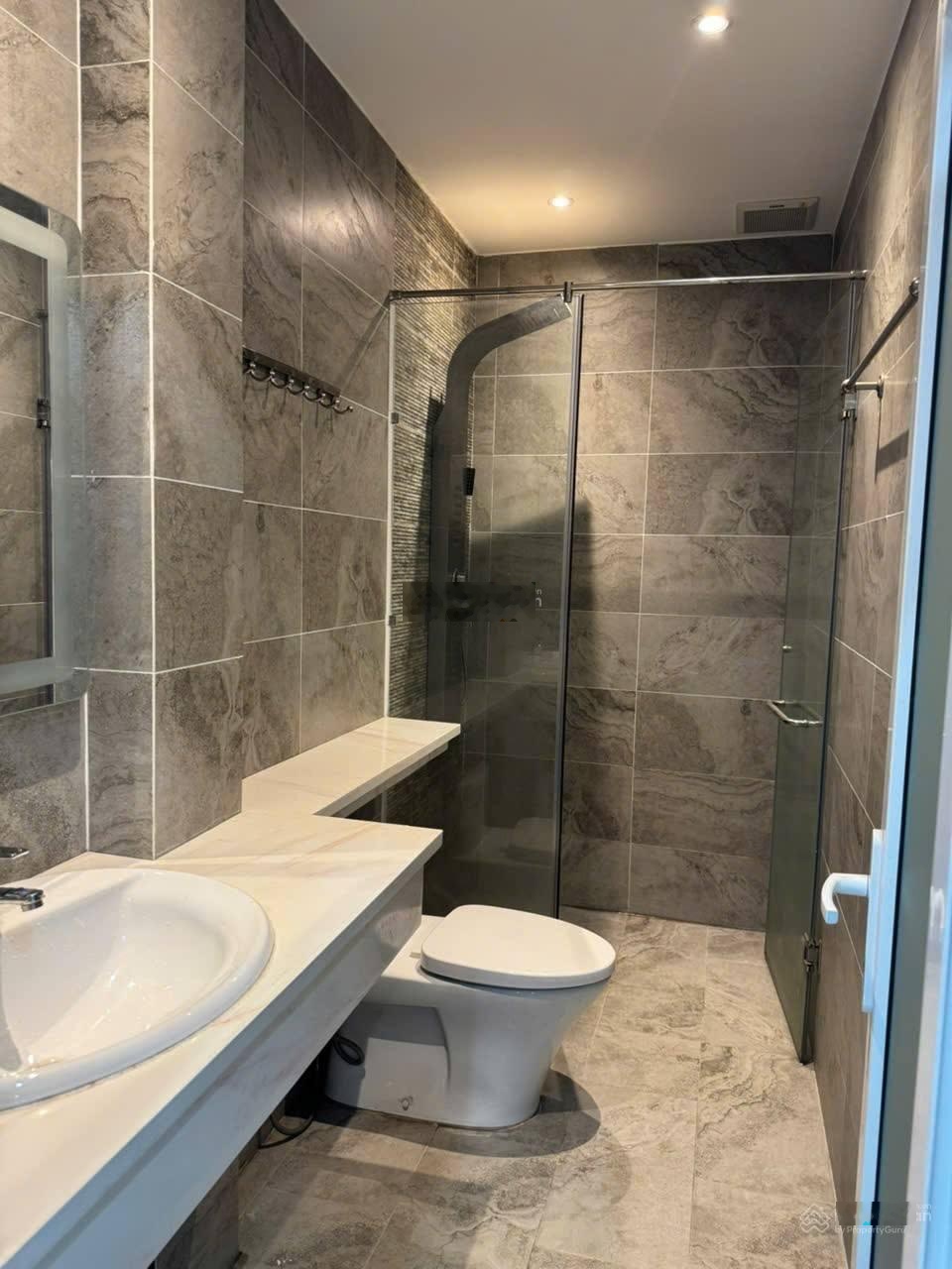 Hàng đẹp trước tết. Nhà 49m2 Nguyễn Thiện Thuật, Q3 - xây 4 tầng đúc. Hẻm 5m thông tứ hướng, sổ sẵn