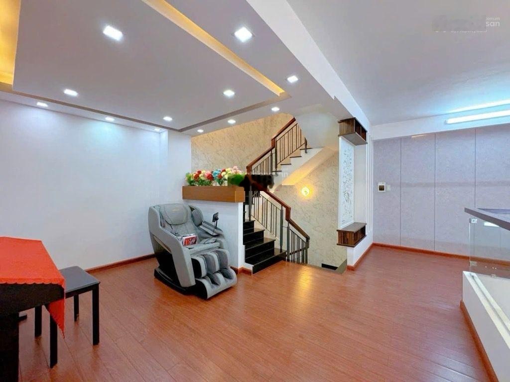 Siêu phẩm ngay emart phan huy ích - 5 tầng mới keng - dt ngang khủng 6m x 10m - ô tô ngủ