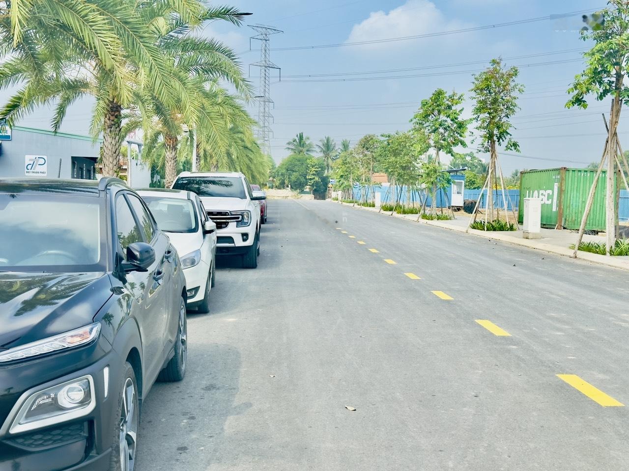 Bán đất thổ cư gần chợ , ủy ban, trường học, 90m2 giá 3 tỷ. shr công chứng ngay. lh : 0901425283