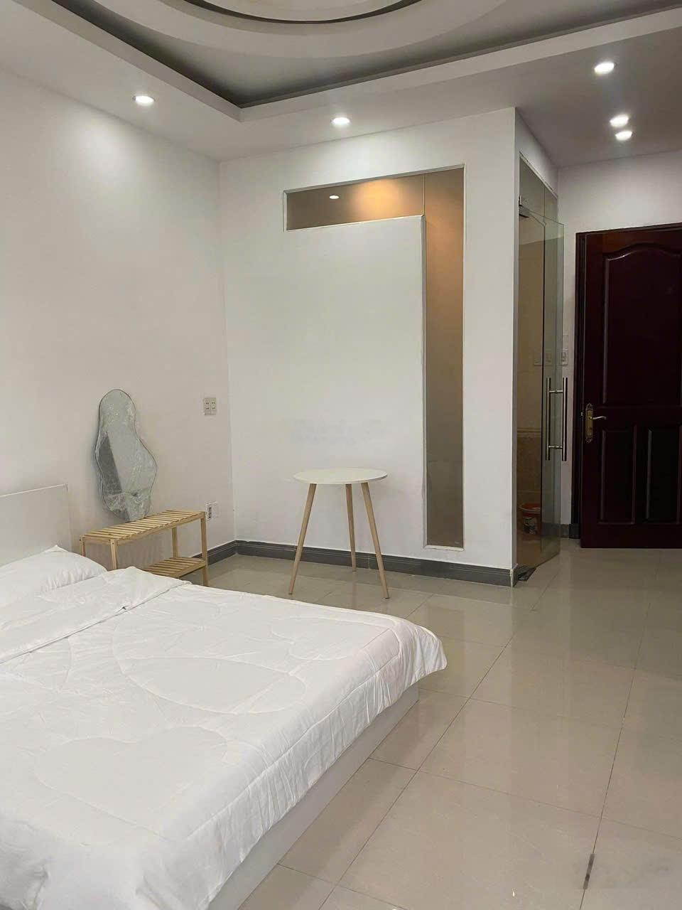 Siêu rẻ MT Bạch Đằng. CT hầm 7 tầng. 4.4 x 38m. CN 178.361m2. 3T. HDT: 70tr. Giá 24.74 tỷ. Siêu hời