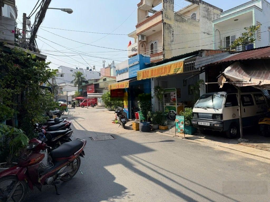 Cần bán - nhà 4 tầng - sát mặt tiền - hẻm xe hơi thông - DT: 90m2 - 7 tỷ hơn