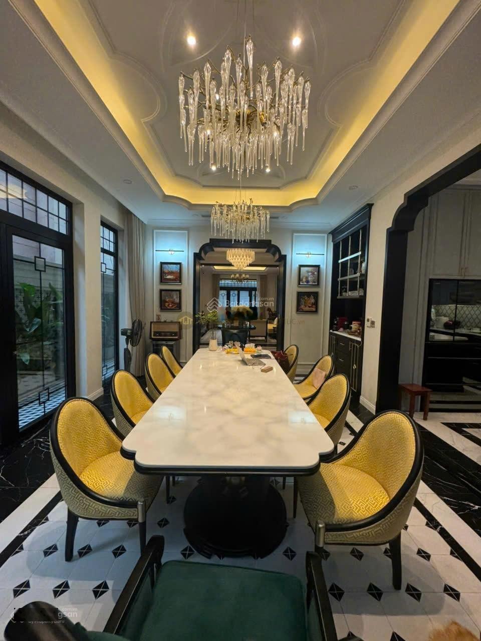 Siêu phẩm đầu tư. Mặt tiền ở Trần Não, An Khánh, Q2. DT: 13.5 x 30m (330m2). XD: Hầm + 6T. 68.3 tỷ