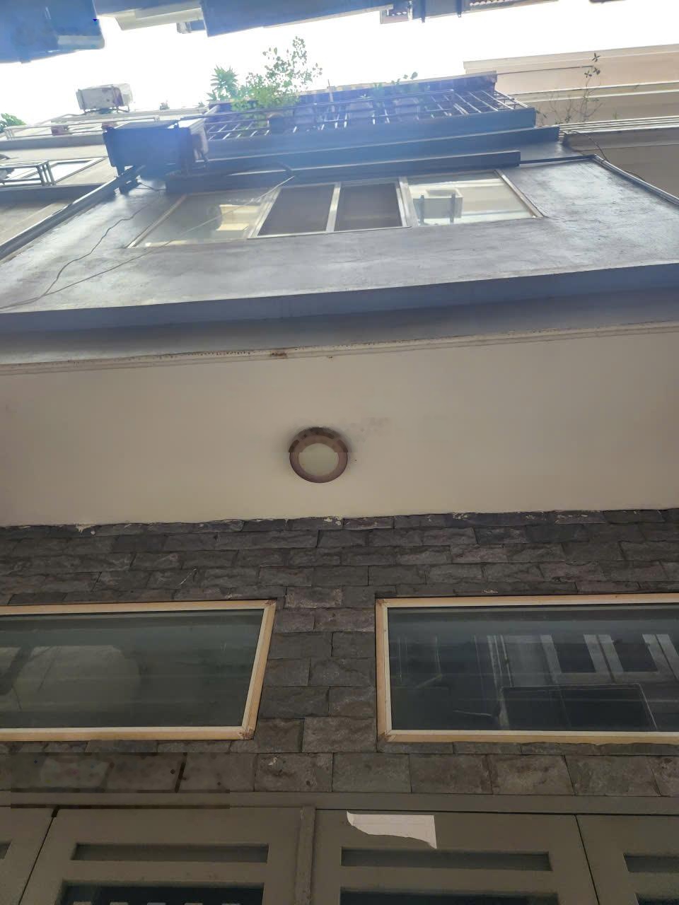 Cho thuê nhà 3 tầng 50m2 giá 10tr tại ngõ phố Hoàng Hoa Thám