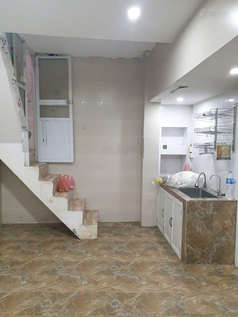 Cần bán gấp nhà Tôn Đức Thắng, phường Hàng Bột - DT 17m2 x 2 tầng - 5m ra phố - giá 2.5 tỷ TL