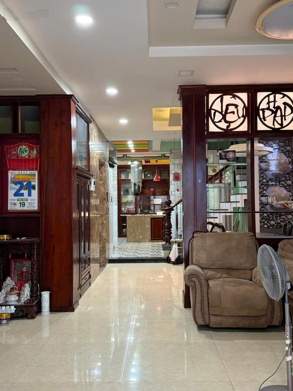 SIÊU HIẾM GÓC 3MT Phan Đăng Lưu. 5.74 x 19.2m. CN 108m2. Cấp 4. HĐT: 65tr ký từng năm. Giá 25.46 tỷ