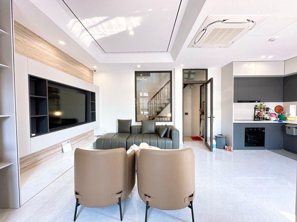 6 tầng thang máy mặt tiền 6m kinh doanh văn phòng phố vọng hai bà trưng.