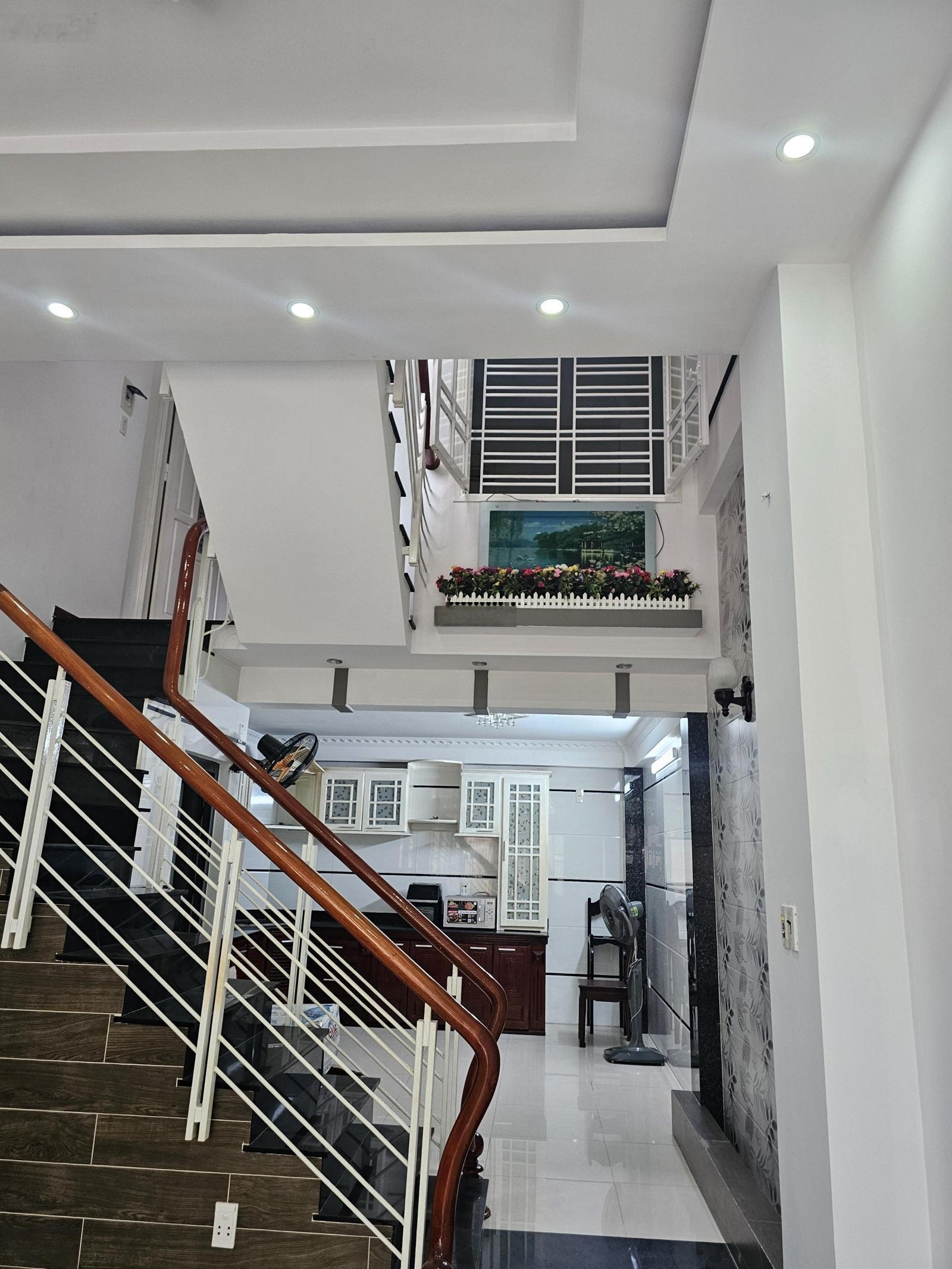 Cân chuyển nhượng nhà 3 tầng 1 tum....khu vuc ..k96.. điện biên phủ. ô tô..(5m...).quận.thanh