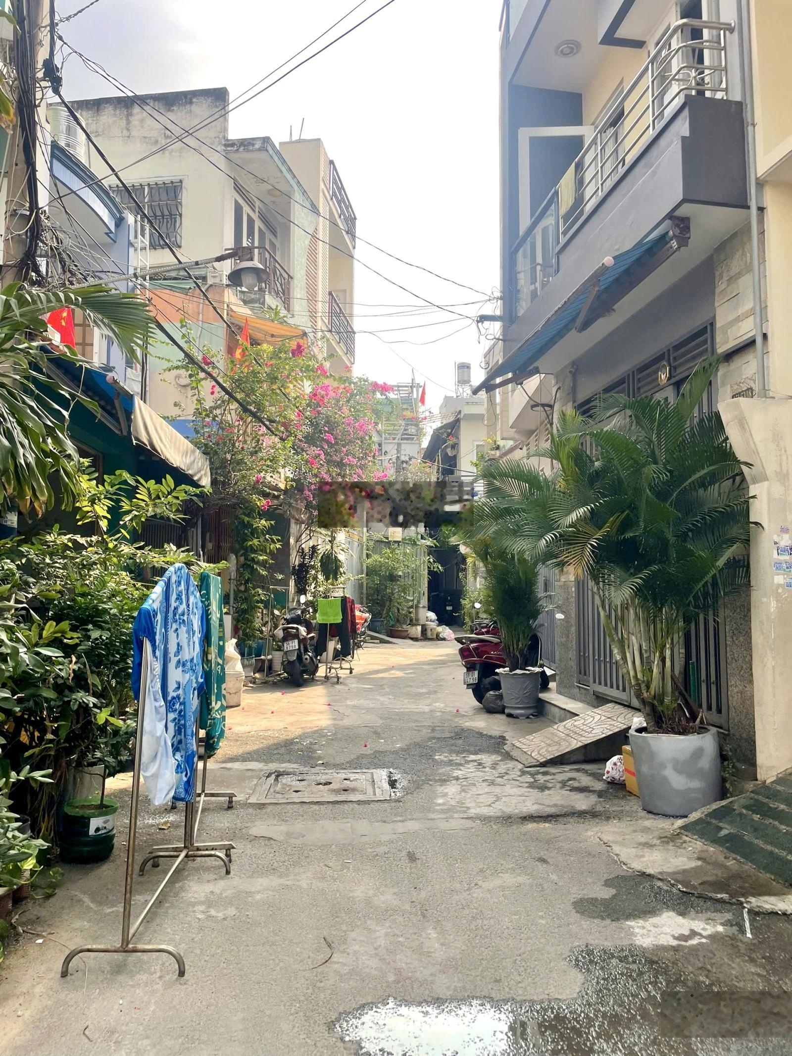 Luỹ Bán Bích Hoà Bình Tân Phú - Hẻm xe hơi - 38m2 - 3,4 tỷ