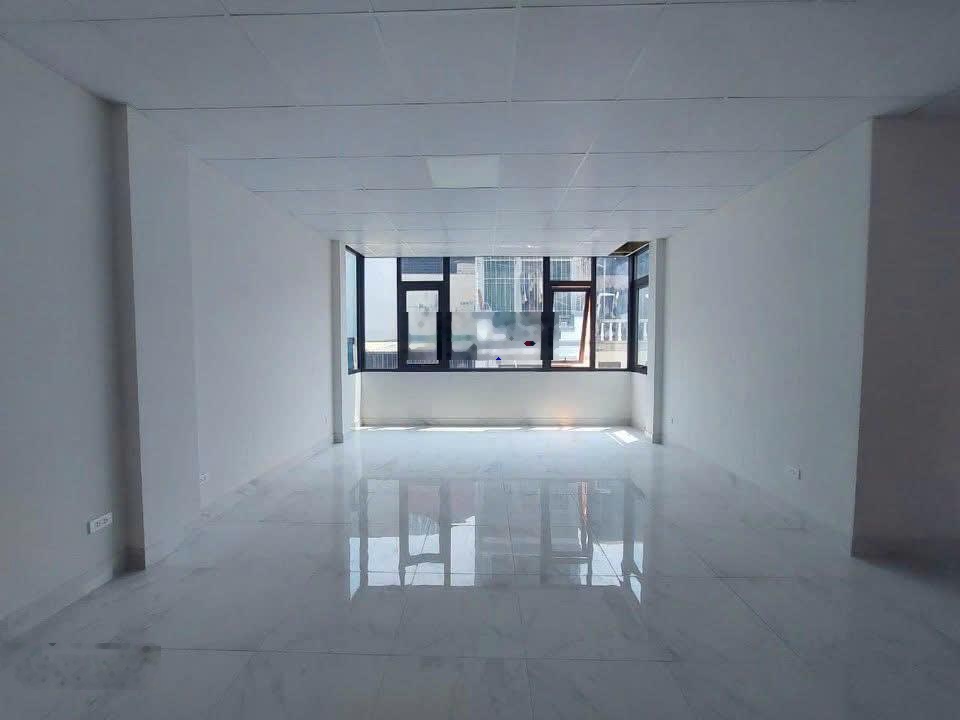 Chính chủ cho thuê nhà mặt ngõ 12 Đại La, nhà mới xây đẹp, DT 80m2 thích hợp làm VP, spa