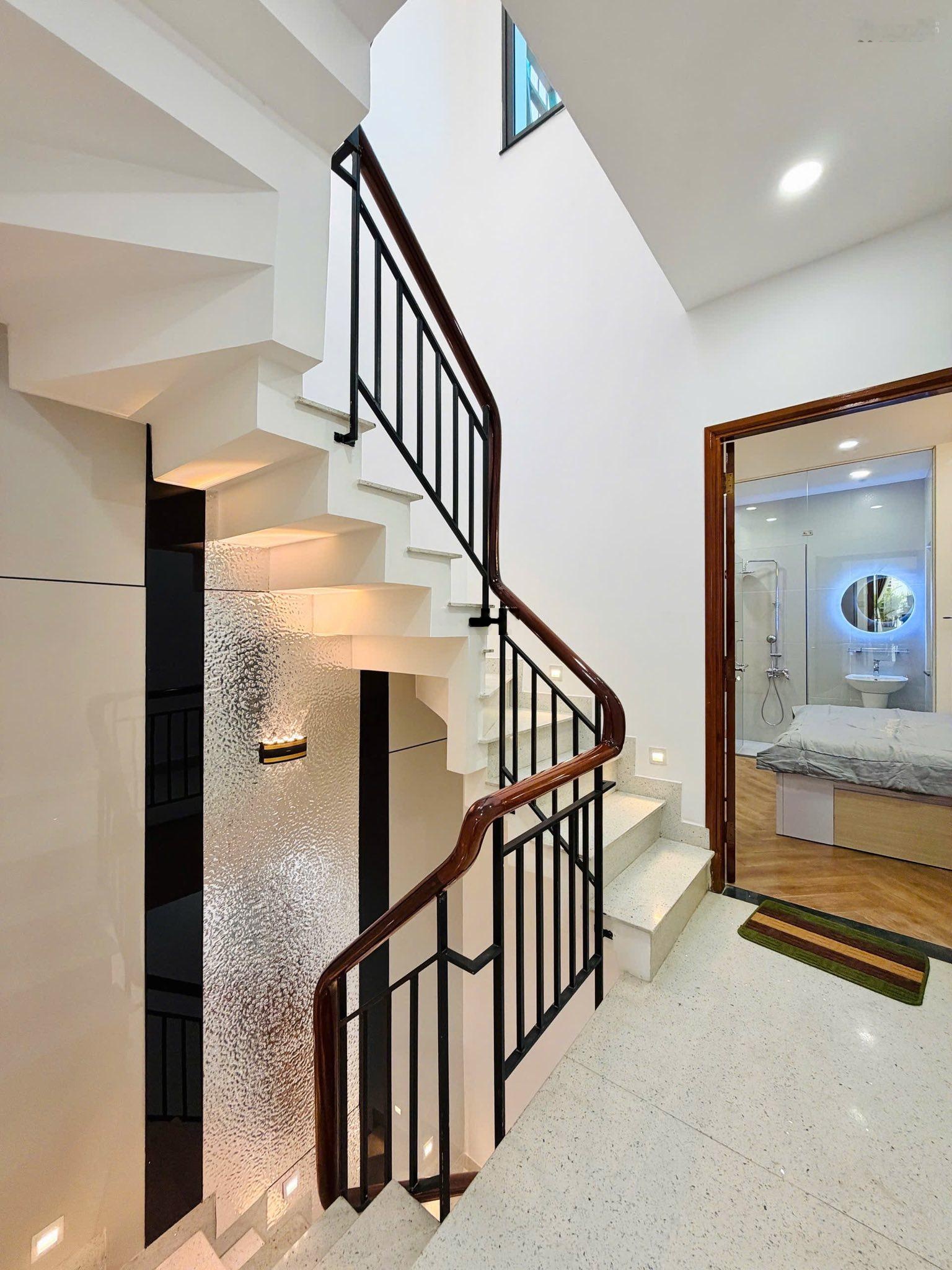 Đào Tông Nguyên, 61m2, 3pn 4wc sân thượng HXH chỉ 3tỷ8, sổ hồng - pháp lý chuẩn, giao dịch nhanh.