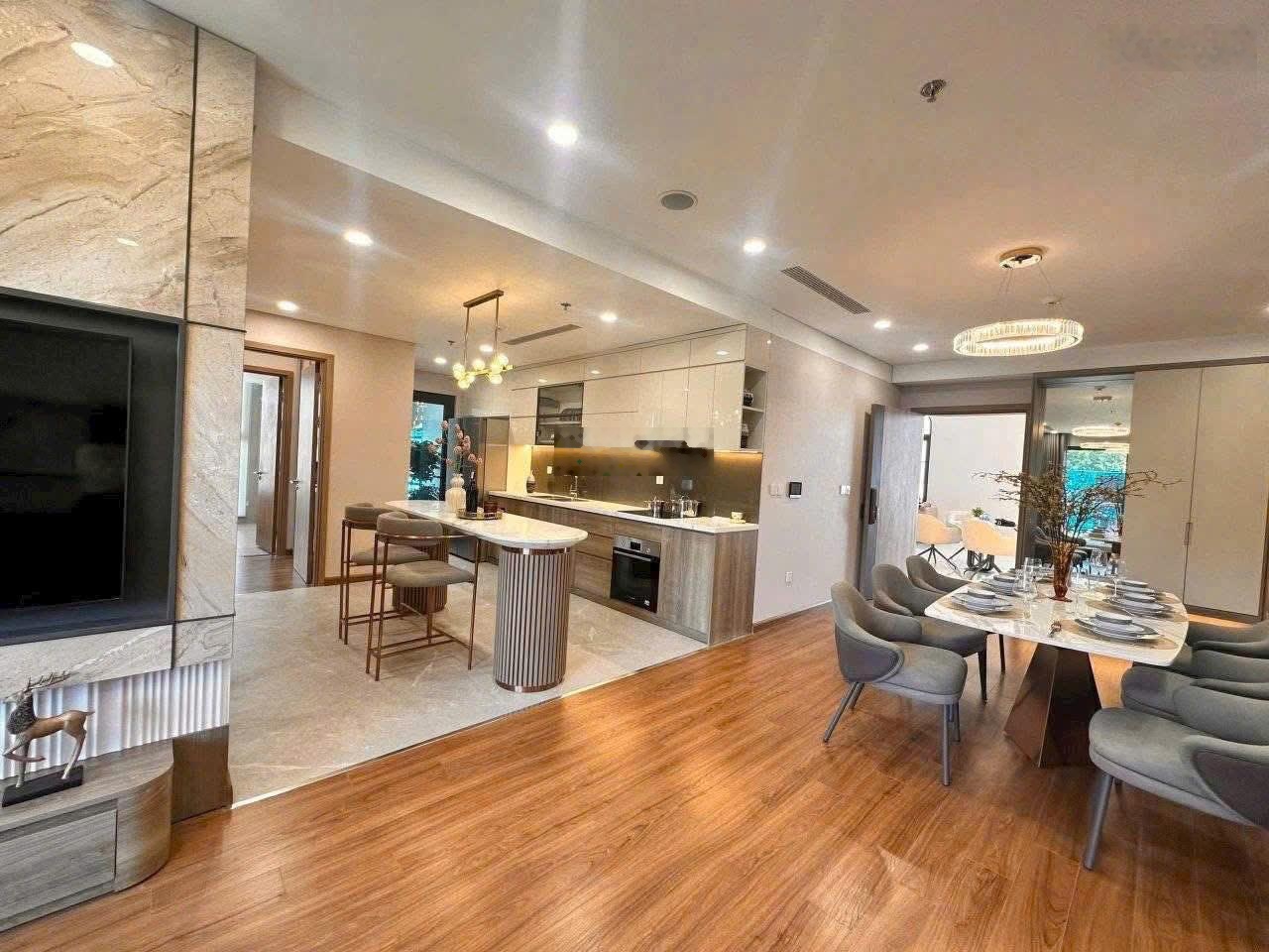 Cần bán gấp căn hộ 2PN 80m2 khu Tây Hồ Tây ban công hướng Nam siêu mát giá tốt. LH 0988125660