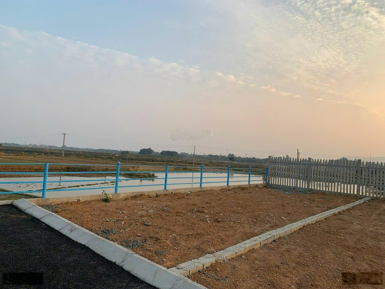 Cần bán nhanh lô đất 105m2 trục chính Đồng Trúc, ngay ĐLTL rẽ vào 200m, cửa ngõ khu CNC 1,2